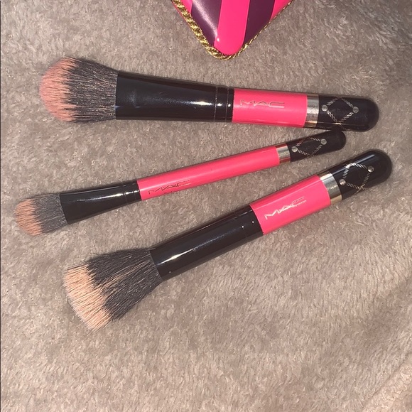 MAC 3 piece brush set and bag - Picture 2 of 3